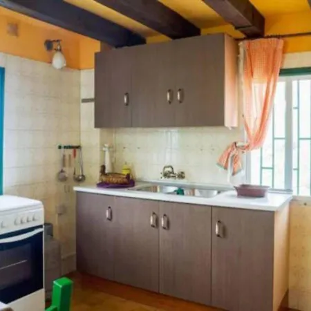 House - 2 Bedrooms With Wifi - 03773 Hébergement de vacances